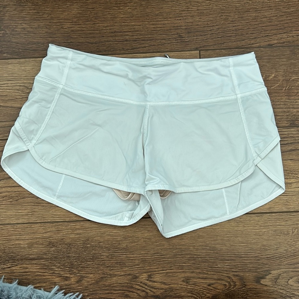 Lululemon 2.5” speed up short